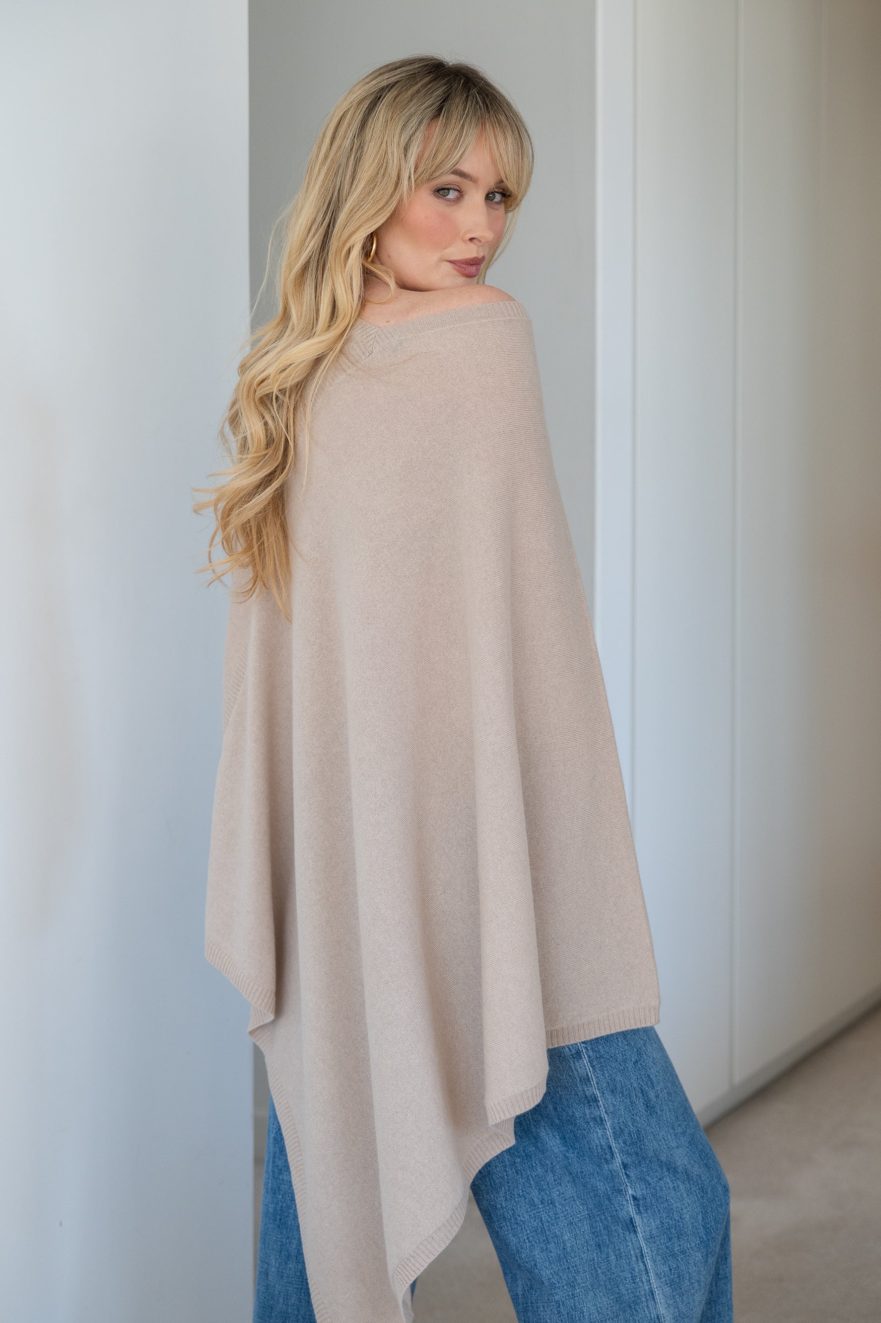 V-Neck Travel Poncho in Jute - 100% cashmere poncho with ribbed edges