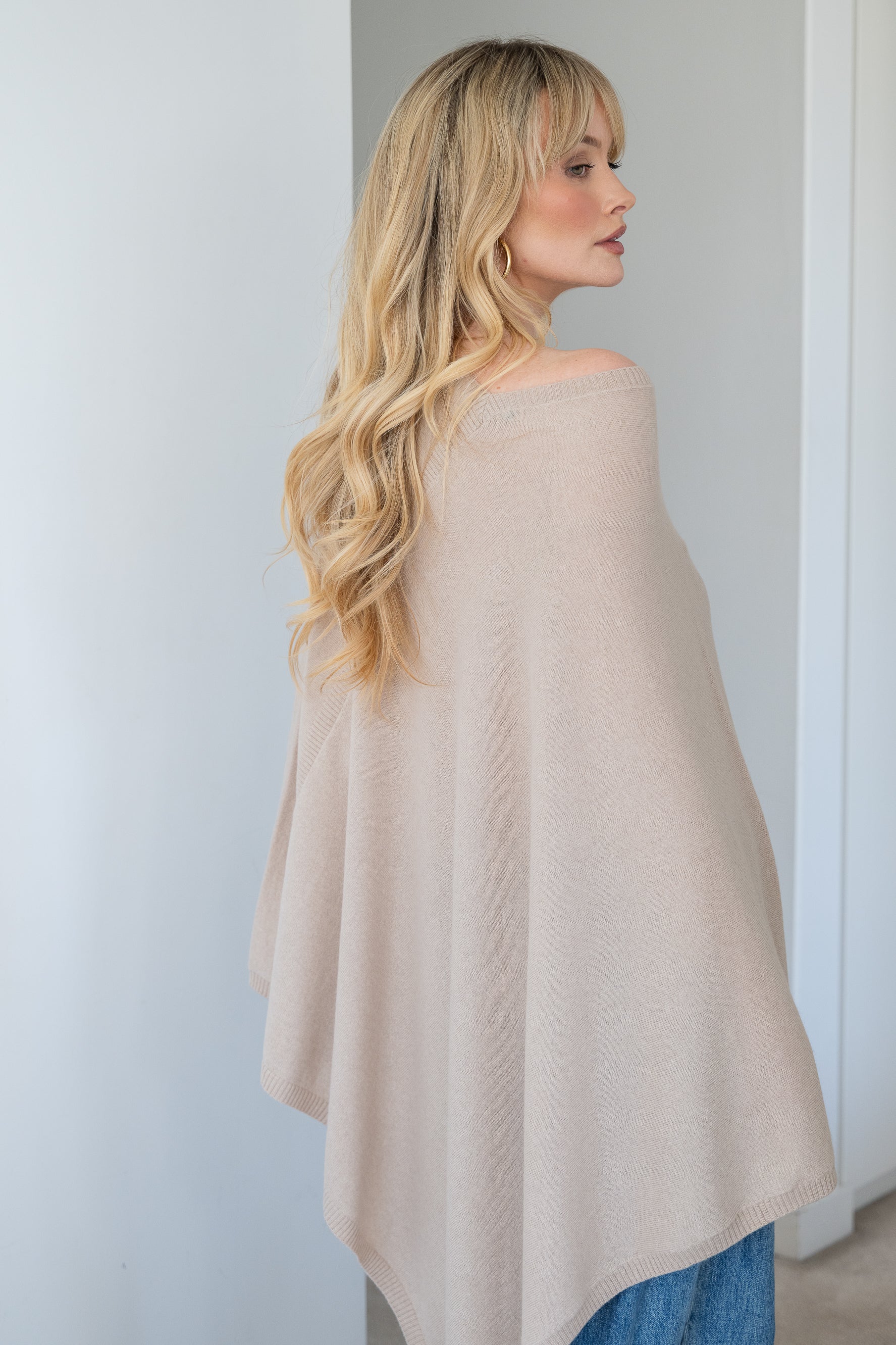 V-Neck Travel Poncho in Jute - 100% cashmere poncho with ribbed edges