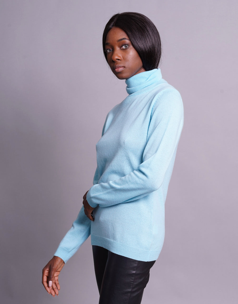 Light Cashmere Turtleneck Sweater in Aqua – Feine Cashmere